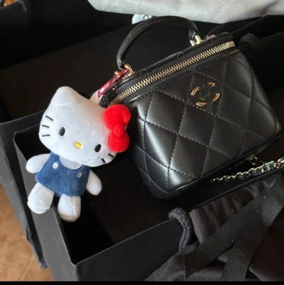 Hello Kitty Plush Keychain - Picture 2 of 6